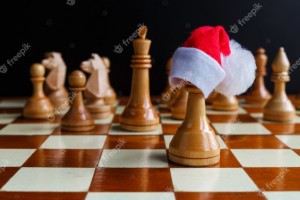 jeu-echecs-personnages-dans-casquette-noel-du-tournoi_73529-91